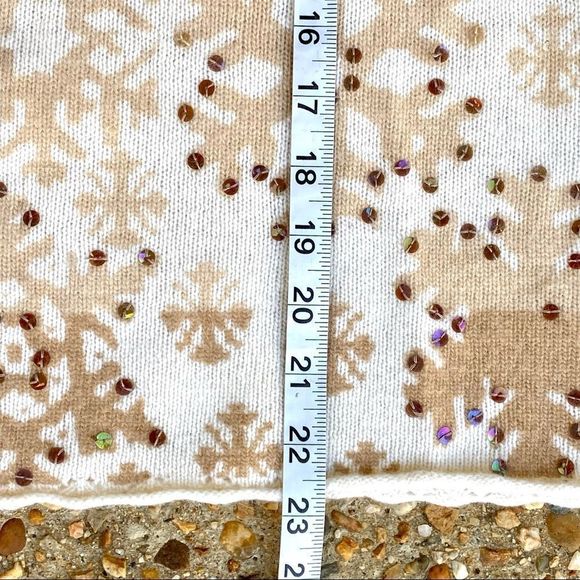 Like New Liz Claiborne Wool Angora Rabbit Snowflake Christmas Sequins Sweater L - Picture 6 of 9